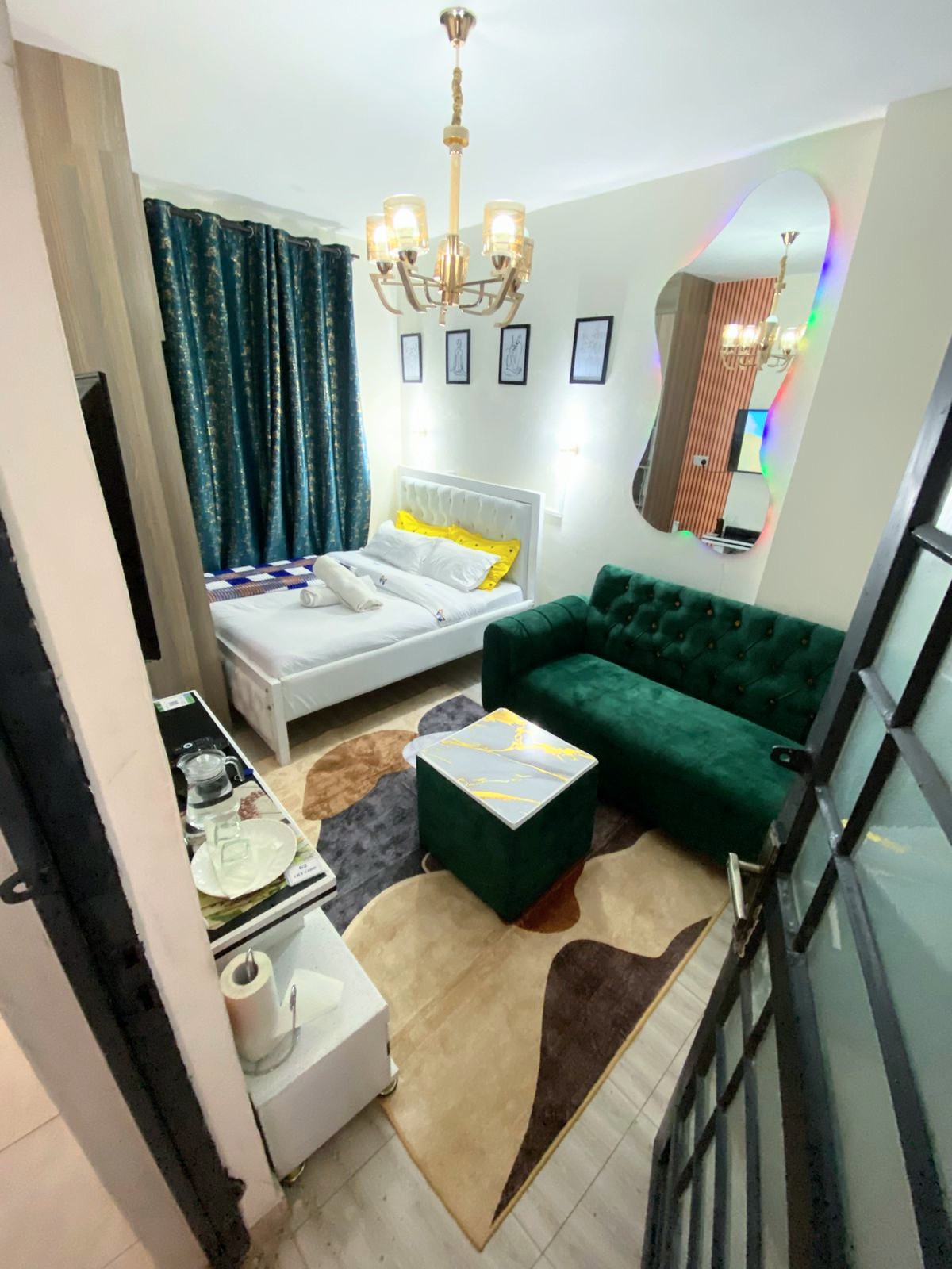 G2 studio with lift, balcony & Basement - Image 1