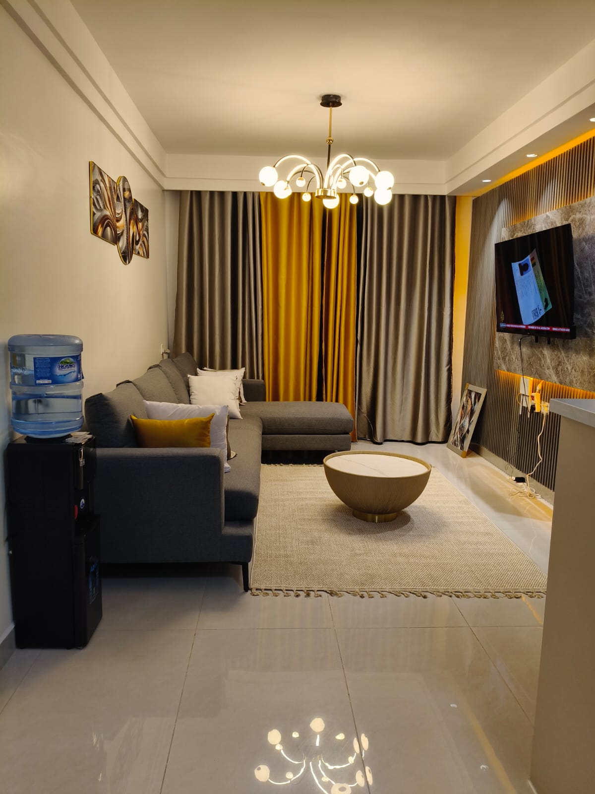 Modern one Bedroom Airbnb near the airport - Image 1