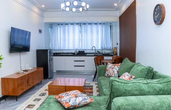 Luxury 1BR in Kilimani | Pool, Gym, Balcony & Wi-Fi - Image 1