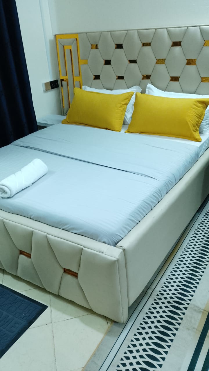 Spacious studio apartment - Image 1
