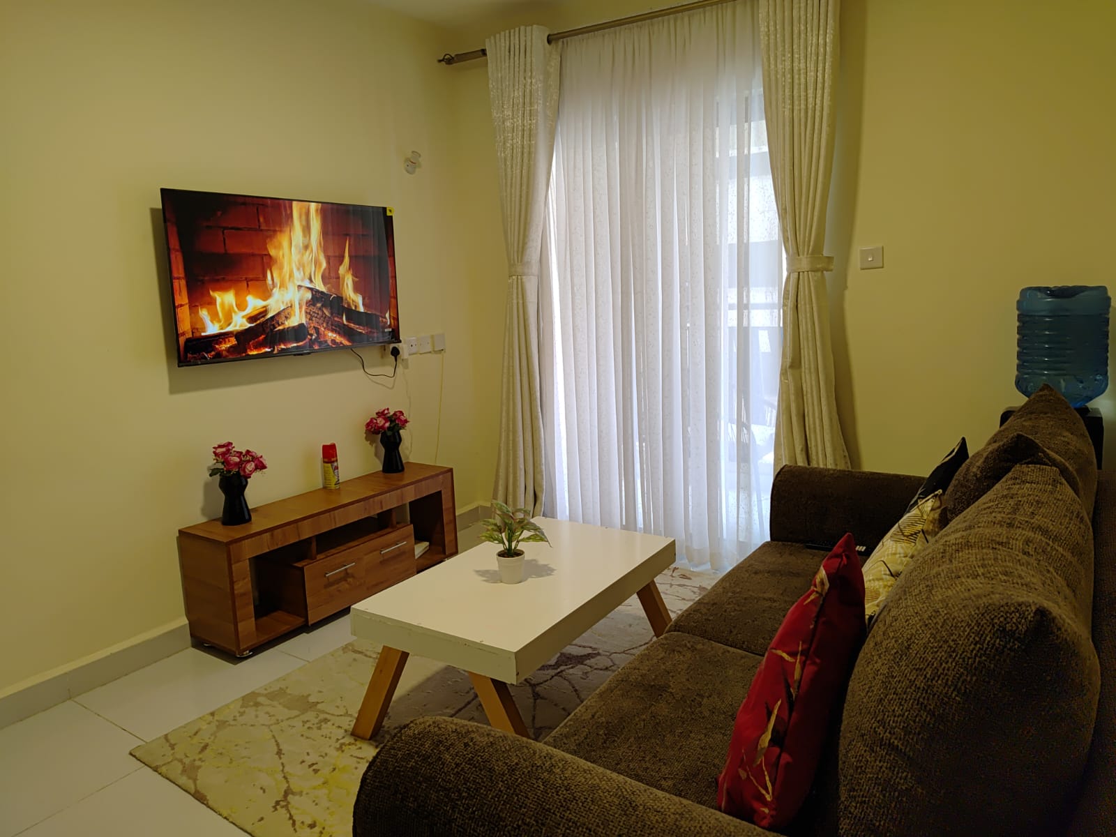 Phoie Suite is a cozy 1 bedroom furnished apartment - Image 1