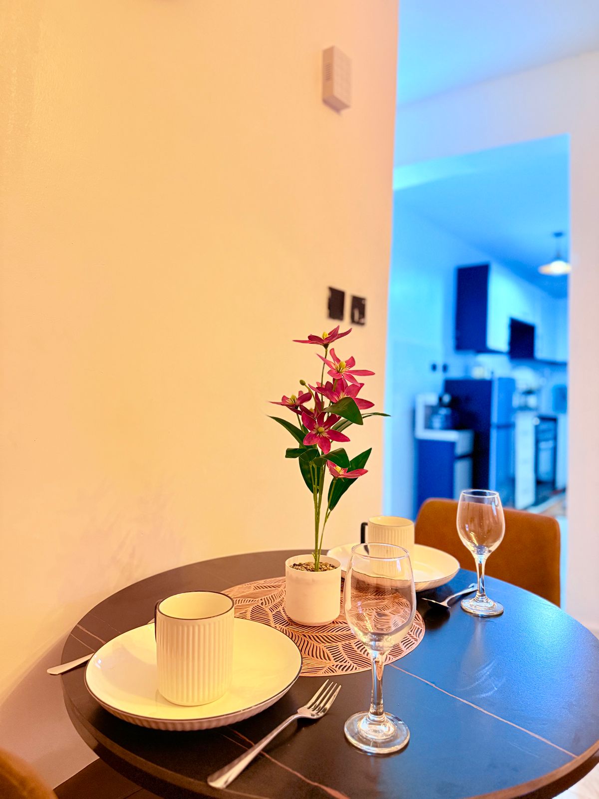 1 Bedroom Apartment with a balcony along the Eastern By Pass