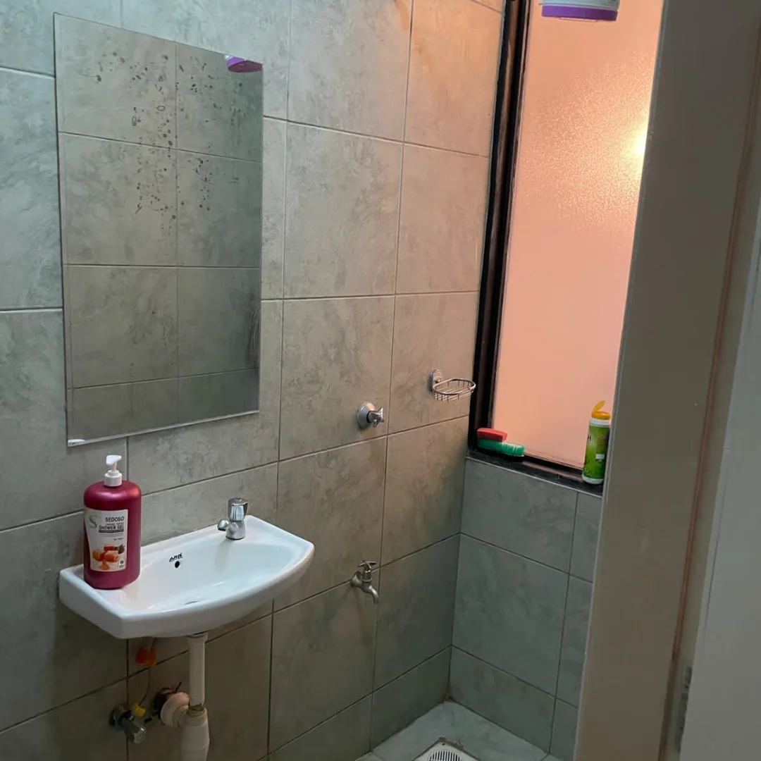 modern studio - Image 1