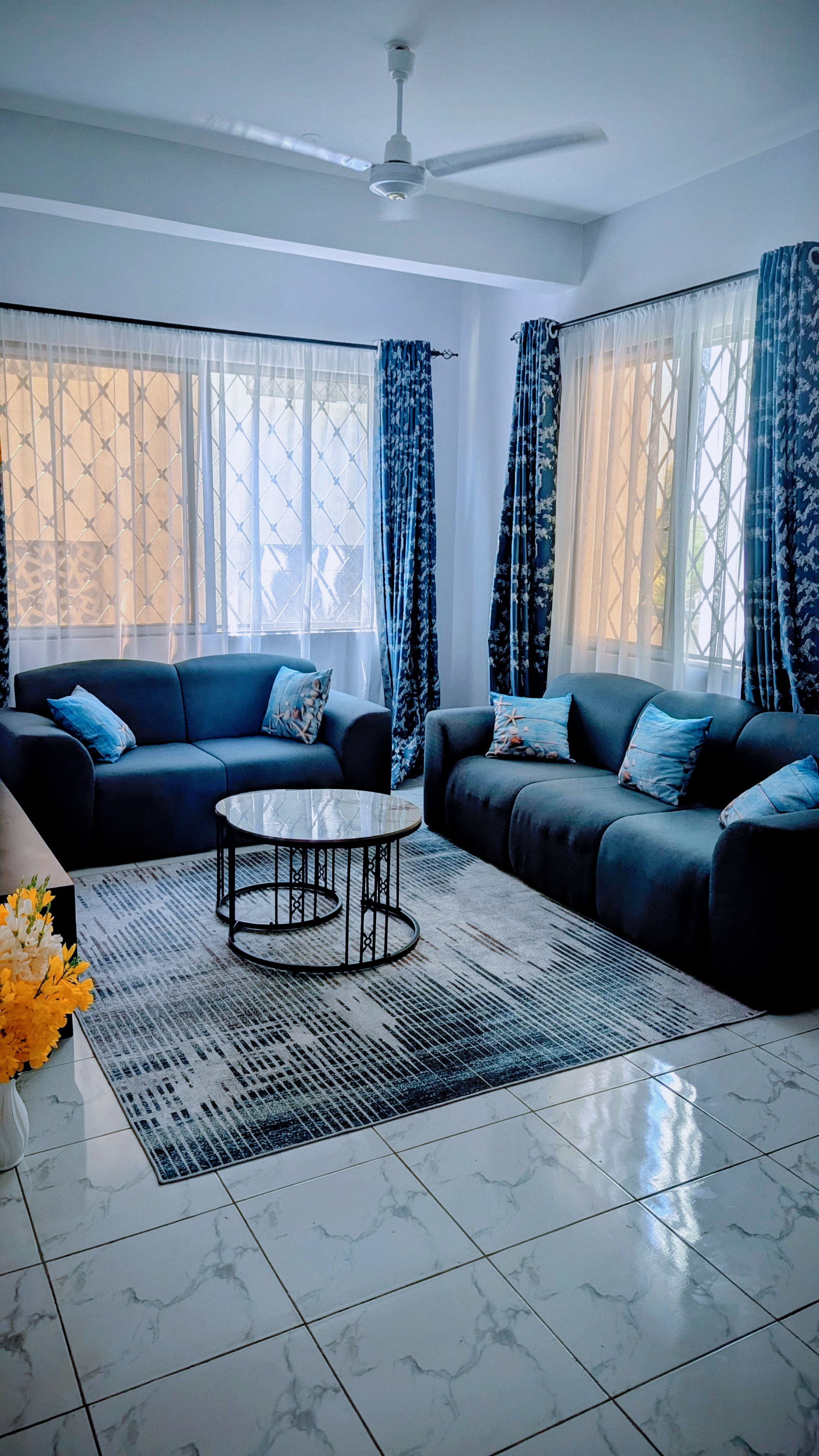 Cozy 2- Bedroom Apartment - Image 1